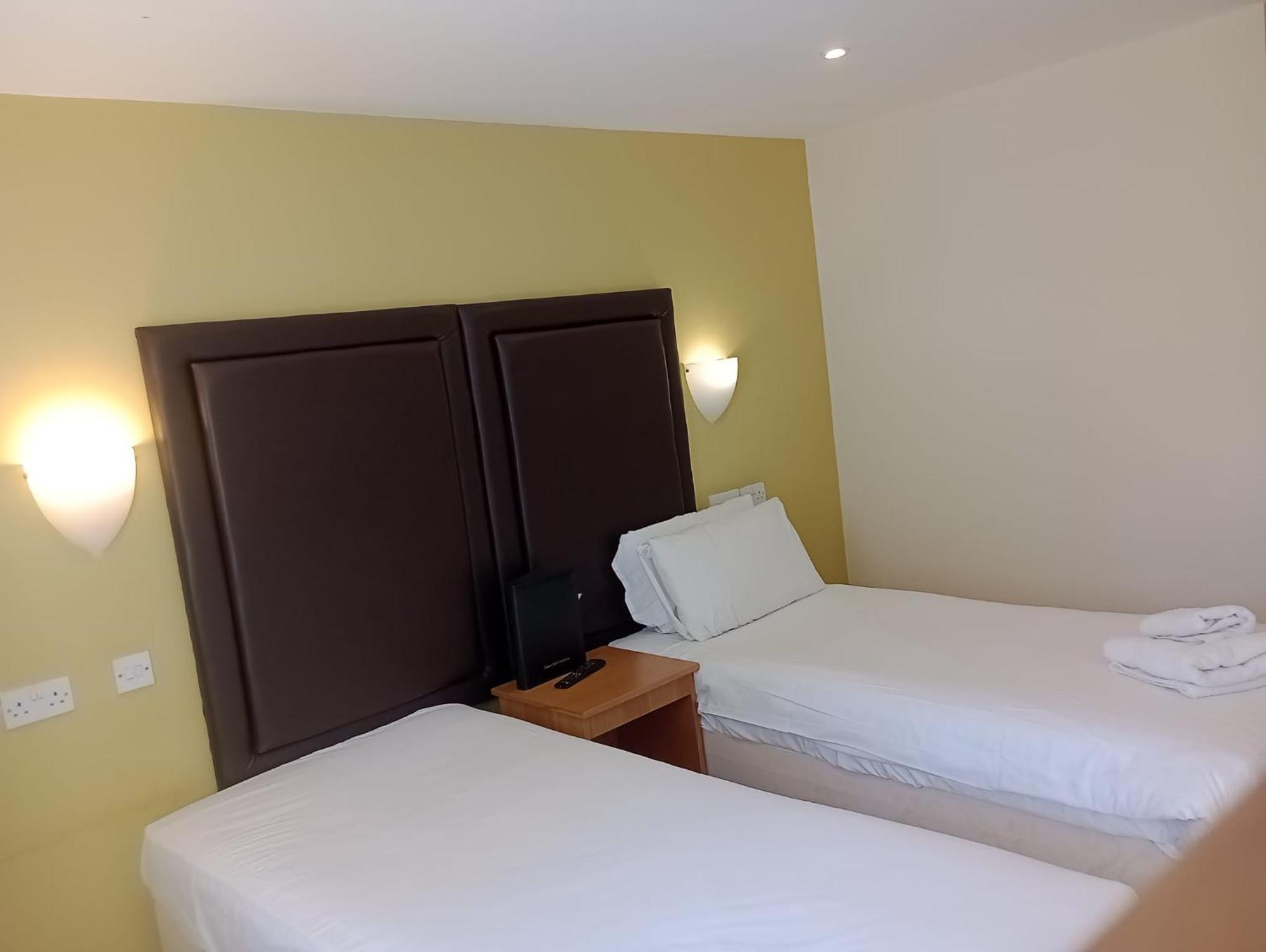 Wakefield Limes Lodge Екстериор снимка